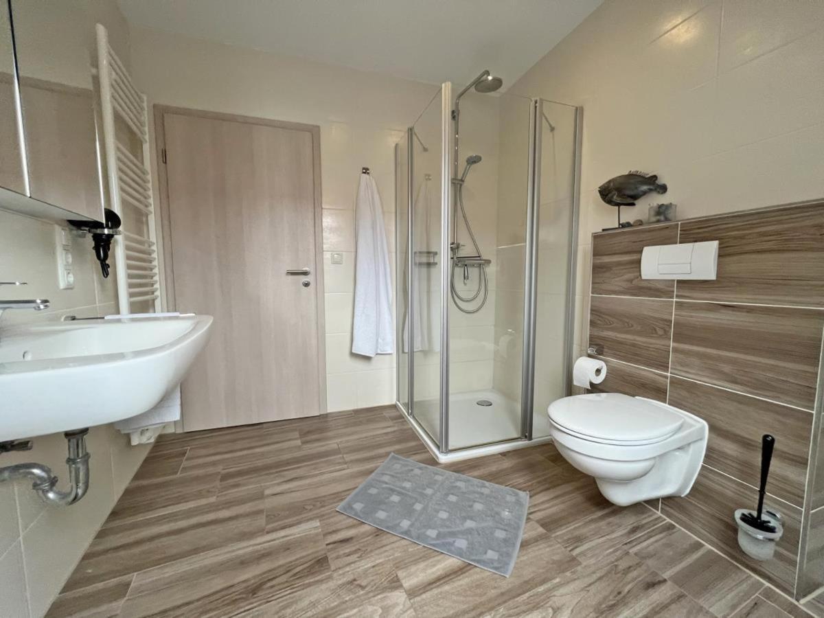 Ferienwohnung Hafenblick - Wunderbare Erholung Am Hafen Norddeich  Exterior photo